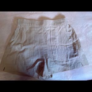 Creme Shorts